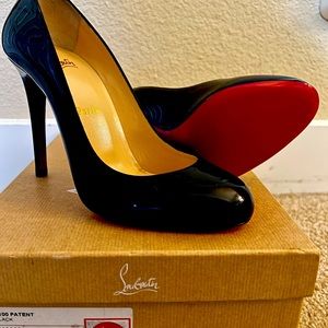 *AUTHENTIC* Like new Louboutin Pumps!!